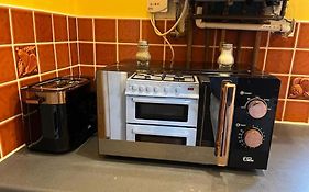 Ovington Grove 2 Fully Equipped Kitchen Free Parking 3 Bedrooms Netflix