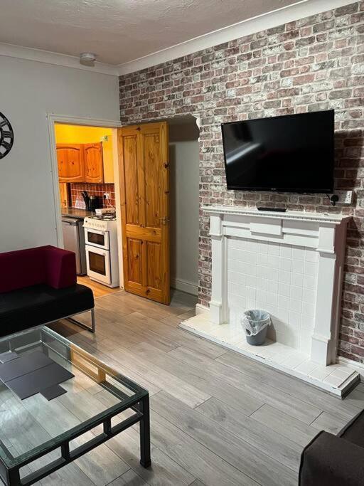 Ovington Grove 2 Fully Equipped Kitchen Free Parking 3 Bedrooms Netflix Newcastle upon Tyne Exterior photo