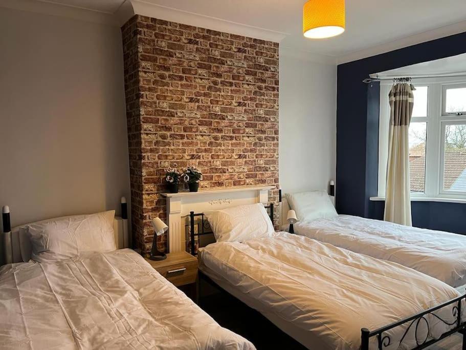 Ovington Grove 2 Fully Equipped Kitchen Free Parking 3 Bedrooms Netflix Newcastle upon Tyne Exterior photo