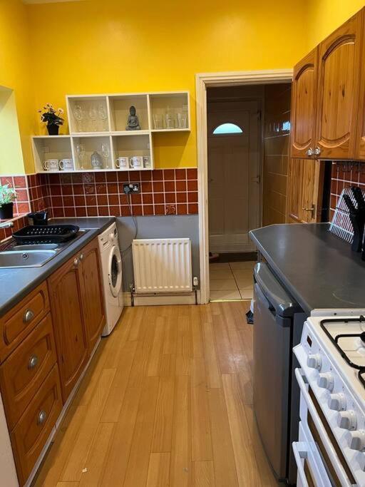 Ovington Grove 2 Fully Equipped Kitchen Free Parking 3 Bedrooms Netflix Newcastle upon Tyne Exterior photo