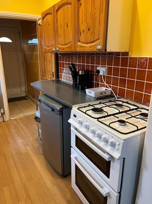 Ovington Grove 2 Fully Equipped Kitchen Free Parking 3 Bedrooms Netflix Newcastle upon Tyne Exterior photo