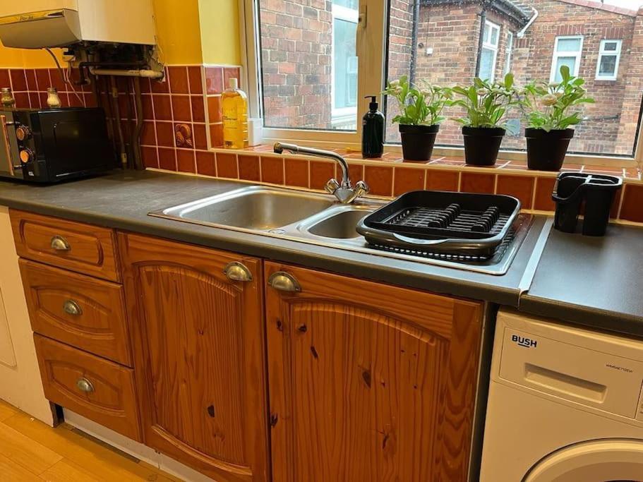 Ovington Grove 2 Fully Equipped Kitchen Free Parking 3 Bedrooms Netflix Newcastle upon Tyne Exterior photo