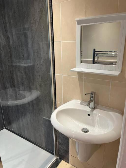 Ovington Grove 2 Fully Equipped Kitchen Free Parking 3 Bedrooms Netflix Newcastle upon Tyne Exterior photo