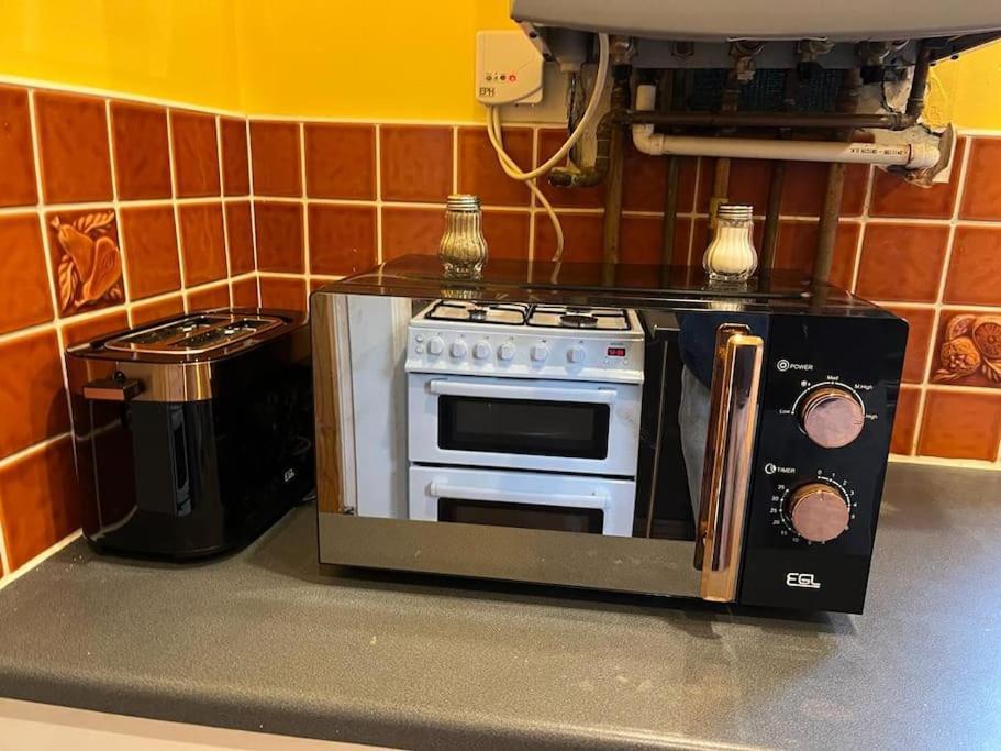 Ovington Grove 2 Fully Equipped Kitchen Free Parking 3 Bedrooms Netflix Newcastle upon Tyne Exterior photo